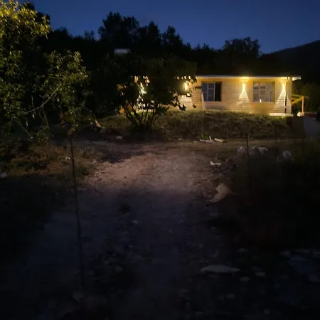 Xhagolands بيت ضيافة Përmet